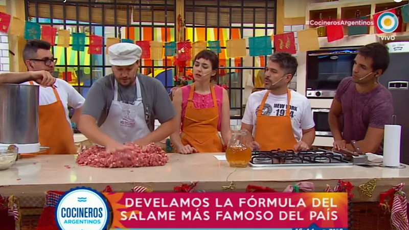 Clase de como hacer salame caroyense en vivo en Cocineros Argentinos