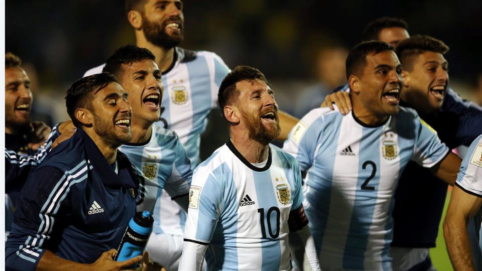 Argentina va al Mundial gracias al  Messi .. as