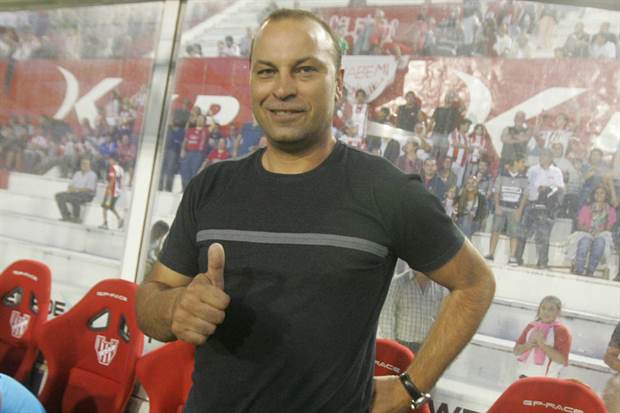 Miliki jimenez el nuevo técnico del Deportivo Colon.
