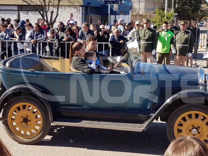 Los autos antiguos se dieron cita en el desfile.