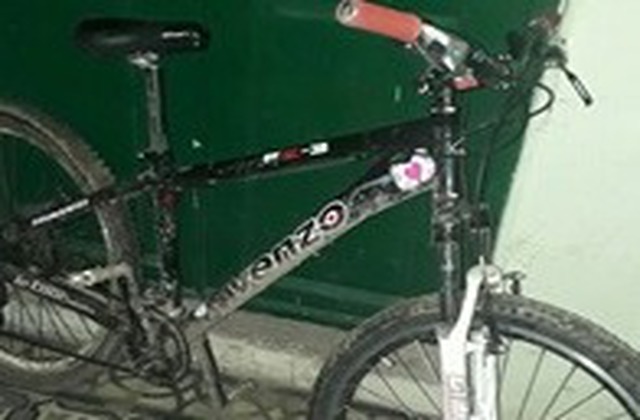 Menor detenido por circular en una bicicleta robada.