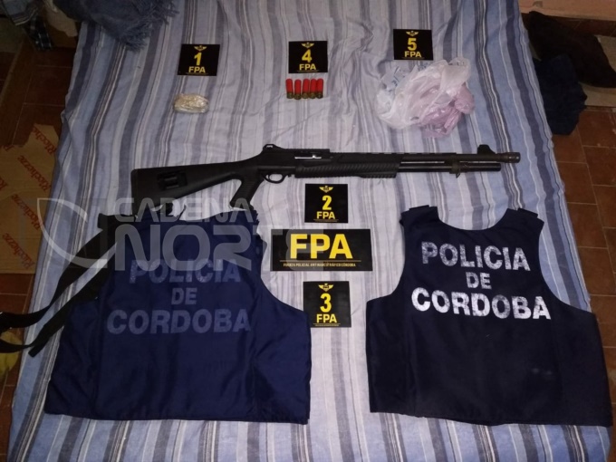 Secuestran armas, drogas y chalecos policiales en Oncativo