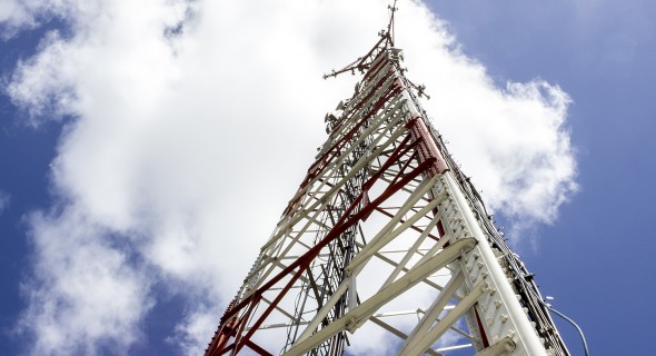Telecom pondría dos antenas para reemplazar la existente en Colonia Caroya.