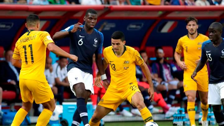 Francia ganó ante Australia con ayuda del VAR.