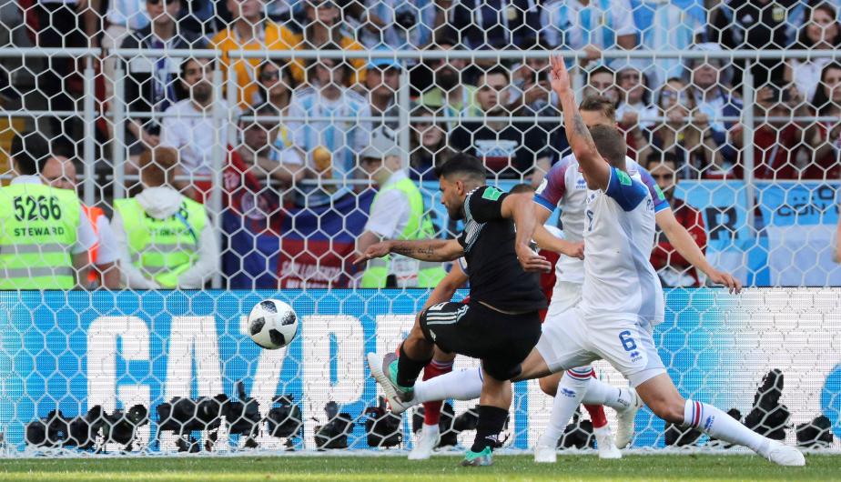 Argentina empató en el debut con Islandia.