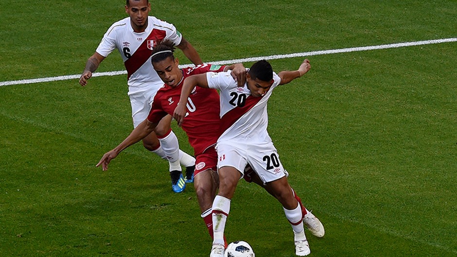 Perú cayó ante Dinamarca.