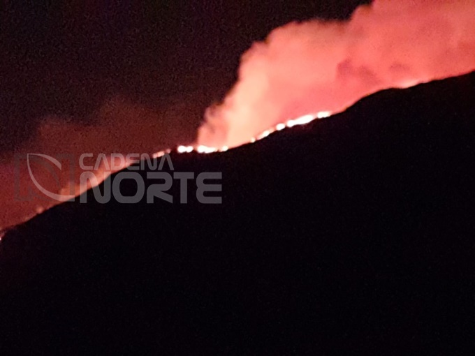 Incendio de proporciones en el cerro «La Banderita»