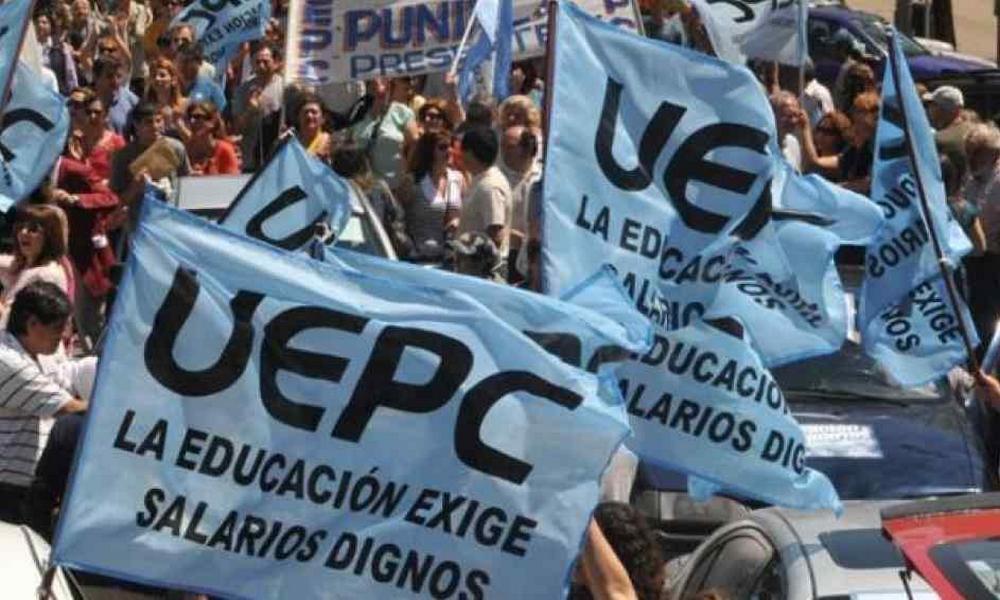 Paro del gremio docente por la represión en Chubut y Corrientes.