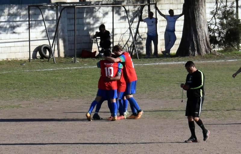 Alianza y el Deportivo Colón se enfrentan en Colonia Caroya
