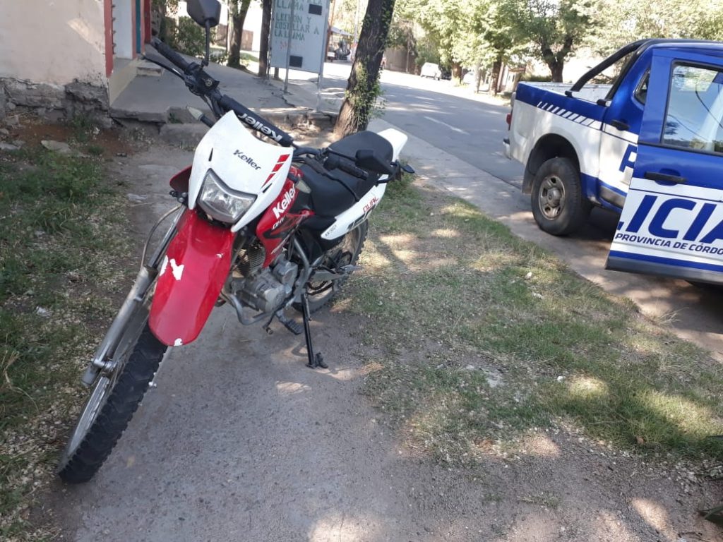 Encontraron una moto abandonada en Río Ceballos.