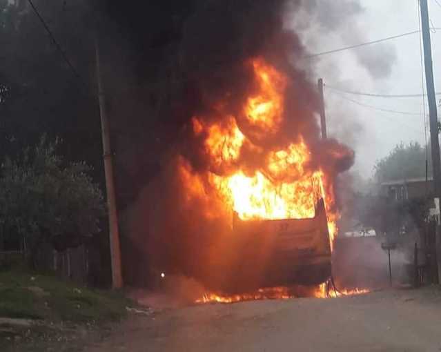 Se incendió un colectivo en Río Ceballos.
