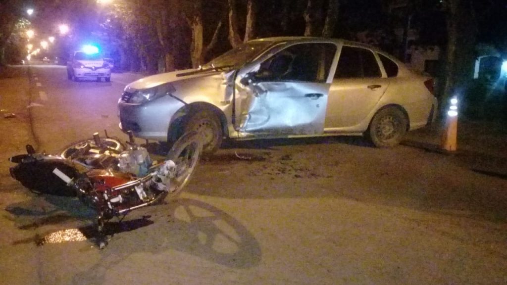 Motociclista hospitalizado tras accidente de tránsito en Colonia Caroya.
