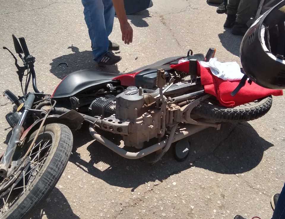 Se golpearon tras chocar con la moto en Jesús María.