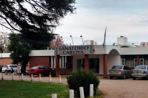 Cerraron el Sanatorio Caroya por tener casos de COVID en su personal.