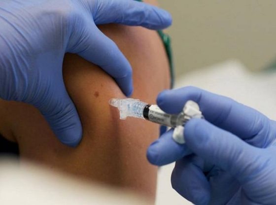 Un total de 2397 adultos mayores recibieron la vacuna antigripal