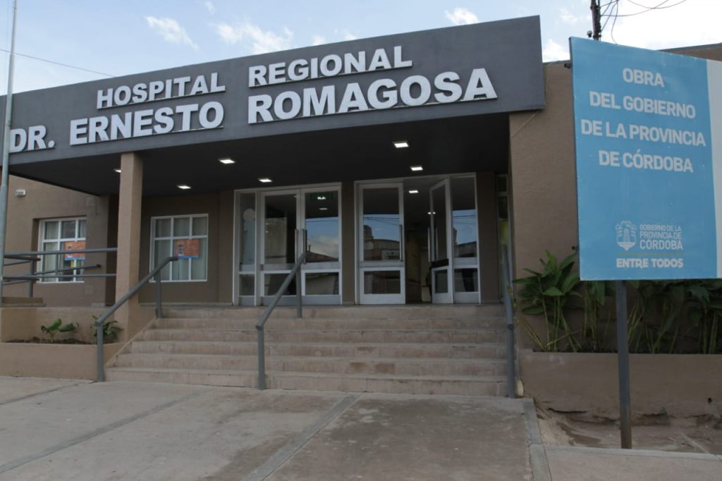 Schiaretti visitó el remodelado Hospital Ernesto Romagosa de Deán Funes.