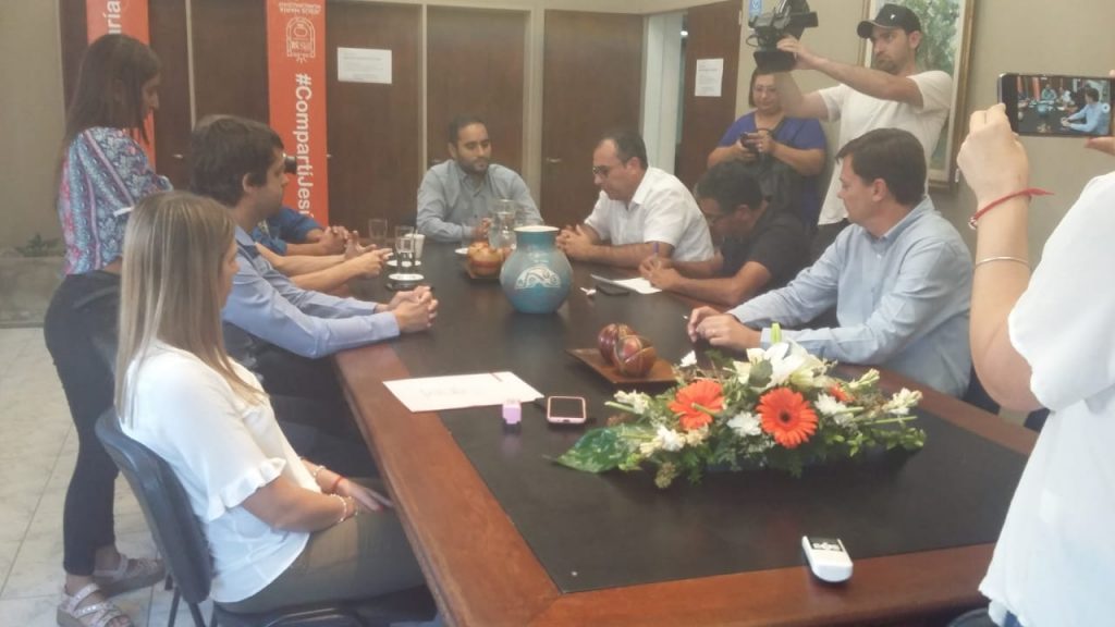 Municipio y trabajadores de Jesús María firmaron el acuerdo salarial.