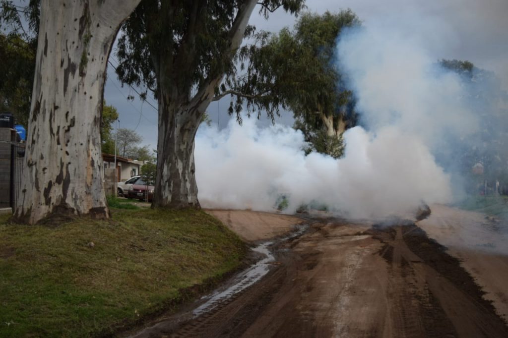 Por nuevos casos de dengue, se fumigó todo el barrio Sierras y Parque