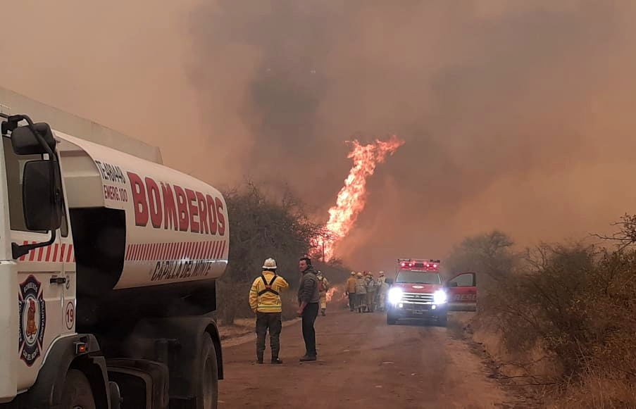 Incendios: bomberos continúan trabajando en todos los frentes