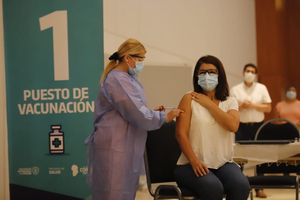 Vacunación: se completó la primera tanda de dosis enviada por Nación