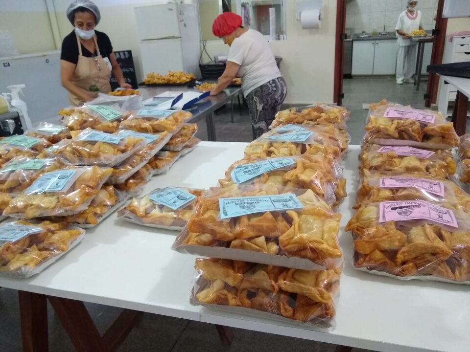 Gran venta de Pastelitos en el ‘Taller Corazones Unidos’.