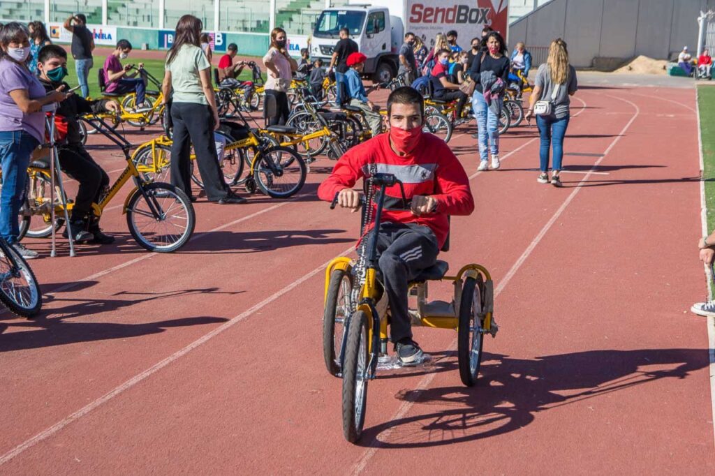 La Provincia acompañó a la Fundación Jean Maggi en la entrega de bicicletas adaptadas