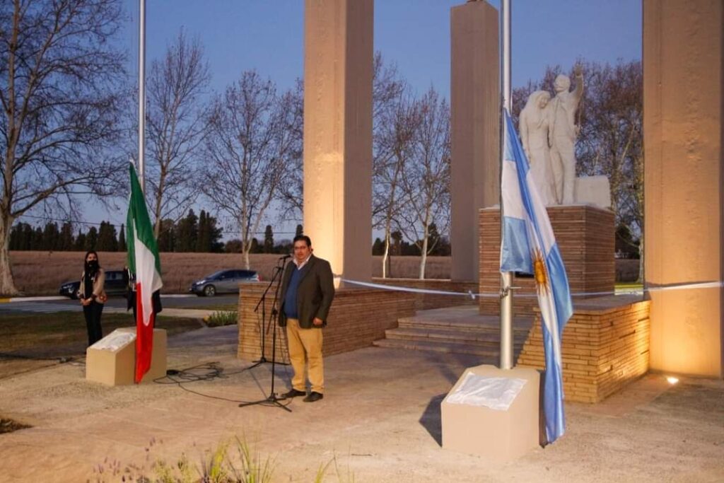 Se robaron las banderas del Monumento a ‘Los Inmigrantes’