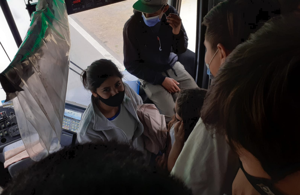 ¿Se terminó la Pandemia? .. Así viaja la gente en los ómnibus.