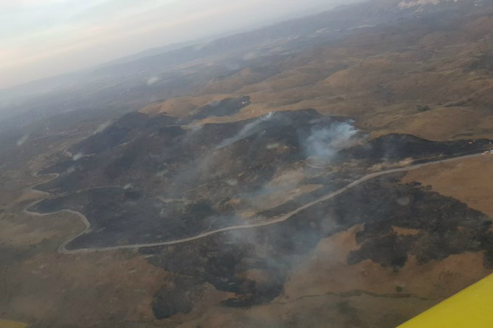 Combaten un incendio de alta montaña en proximidades de La Paz