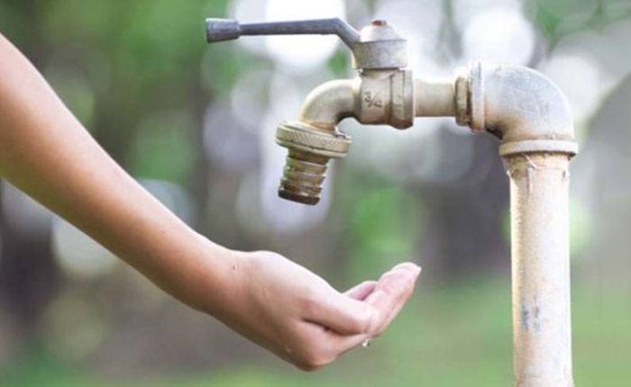 Vecinos de ‘Chuña’ reclaman la falta de agua potable.