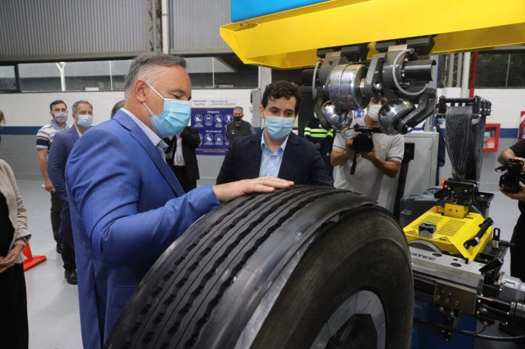 Deán Funes: se inauguró una planta de recapado de neumáticos