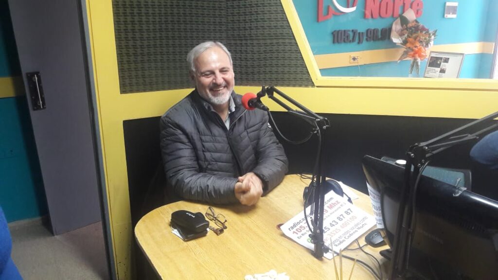 Carlos Ciprian visitó los estudios de Radio Cadena Norte y contestó un Ping Pong de preguntas muy divertidas