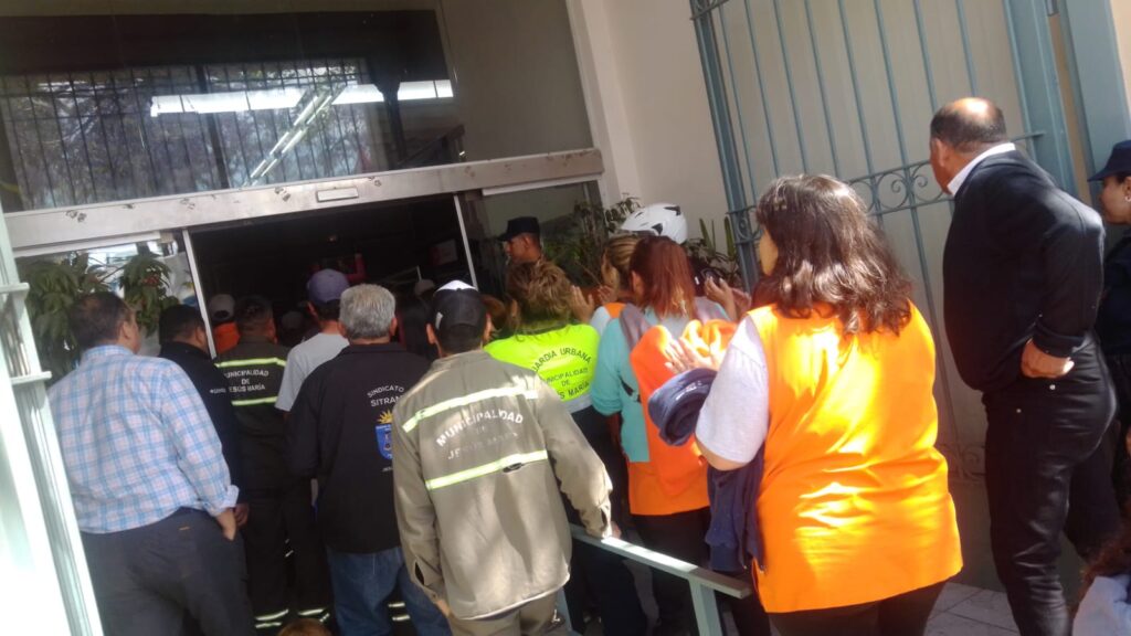 Empleados se movilizan en el edificio central de la Municipalidad de Jesús María
