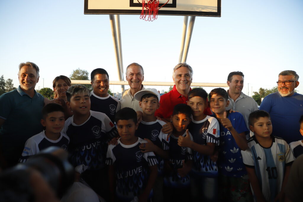 Schiaretti inauguró el polideportivo social número 42 en la provincia