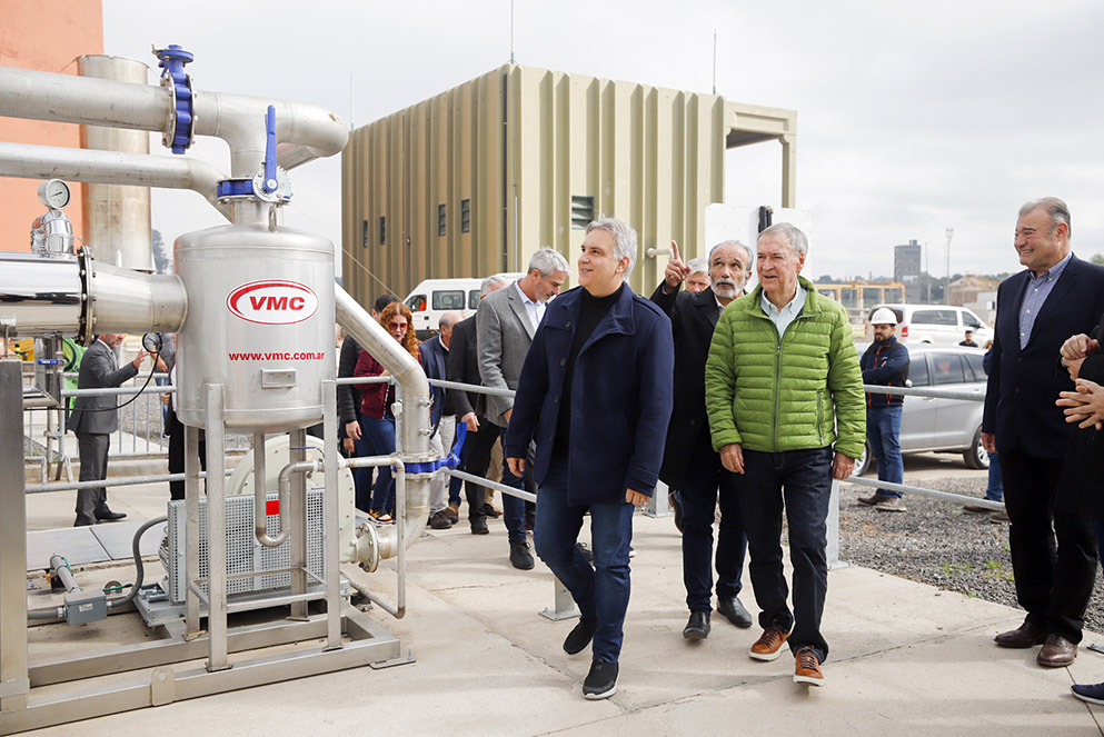 Schiaretti y Llaryora habilitaron la planta de biogeneración eléctrica de Bajo Grande