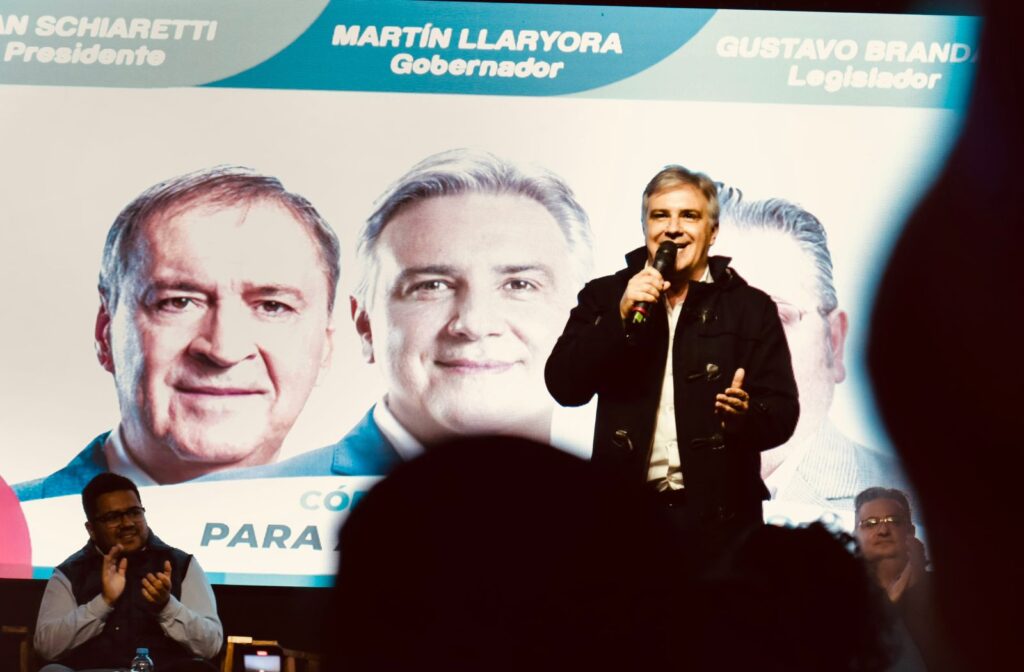 Martín Llaryora acompañó a los candidatos a intendente de Colonia Caroya, Jesús María y Sinsacate
