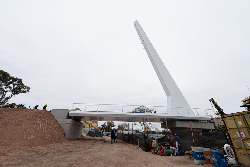 Schiaretti supervisó la construcción del puente peatonal del Parque Las Heras