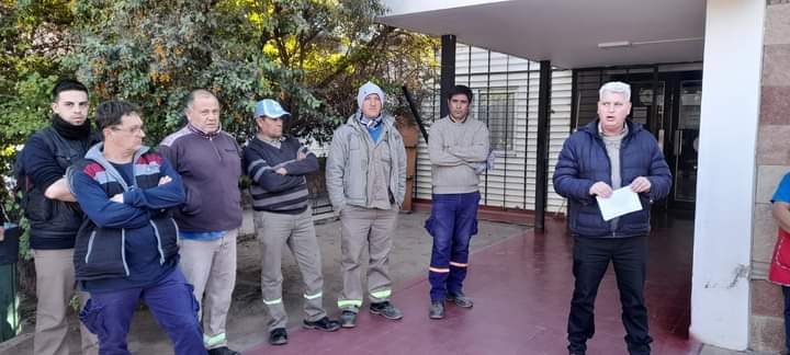 Tensión en Colonia Caroya: Los empleados municipales siguen en estado de alerta.