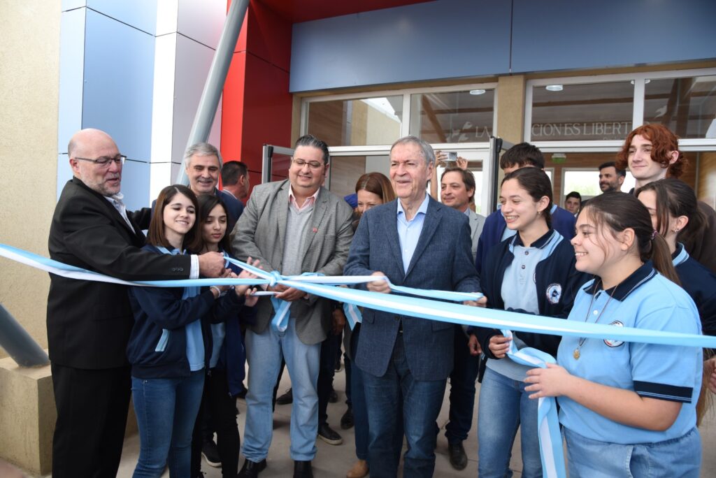 El Gobernador puso en marcha la planta cloacal e inauguró la escuela PROA
