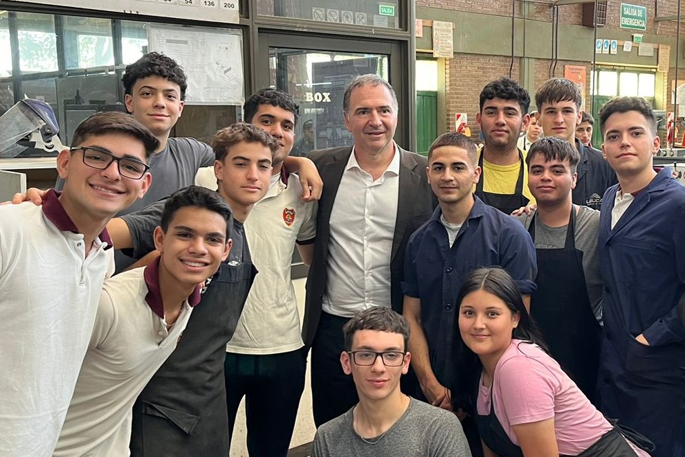 El ministro de Educación visitó escuelas de Balnearia