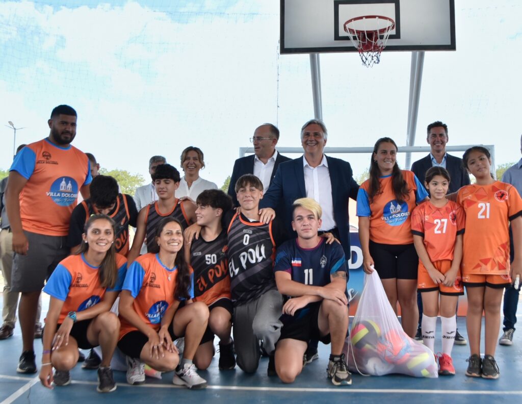 La Provincia inauguró un polideportivo en Villa Dolores