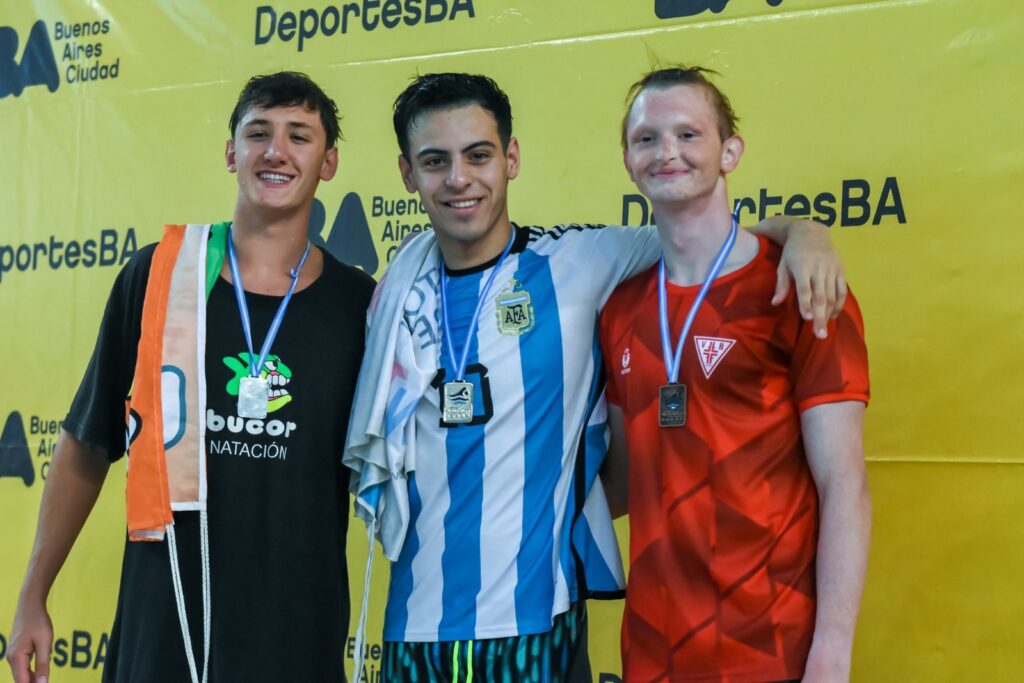 Tres nadadores jesusmarienses en el torneo República de juveniles