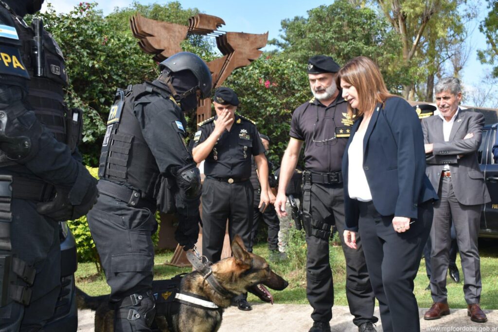 LA MINISTRA DE SEGURIDAD, PATRICIA BULLRICH, VISITÓ LA BASE DE LA FUERZA POLICIAL ANTINARCOTRÁFICO